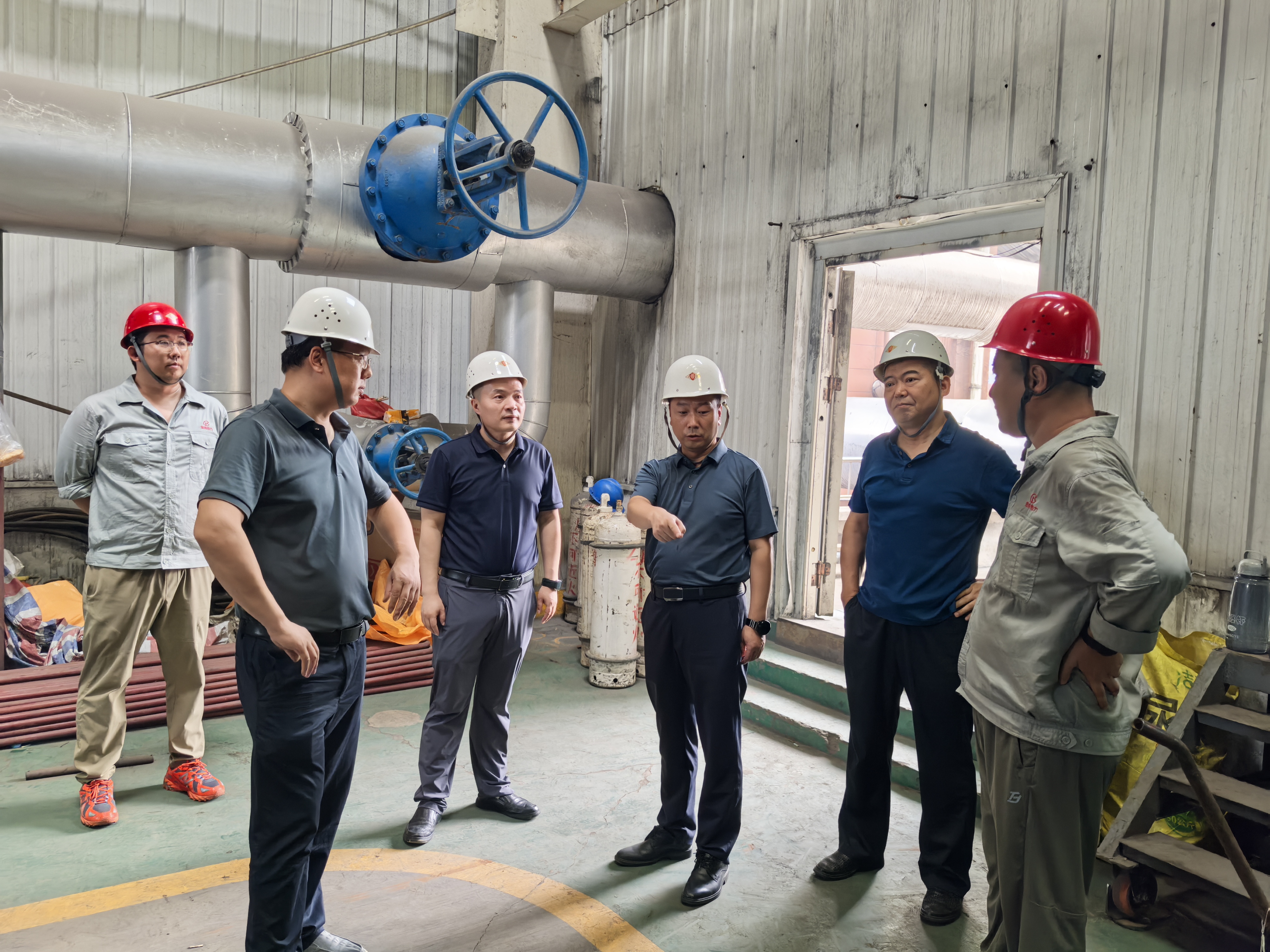 市住建局黨組成員、副局長(zhǎng)童永鋒來(lái)公司調(diào)研指導(dǎo)今冬供熱準(zhǔn)備工作